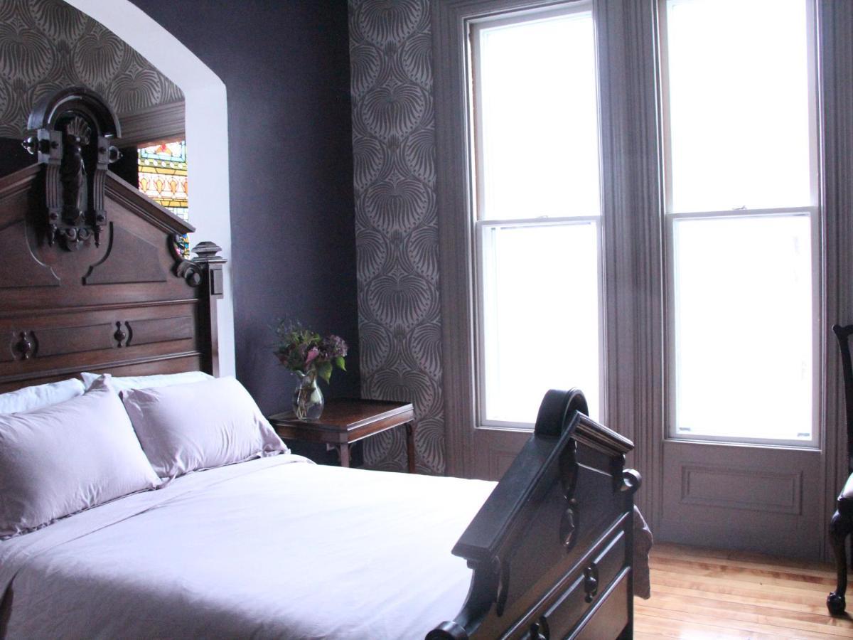 Deluxe Double Room Shower